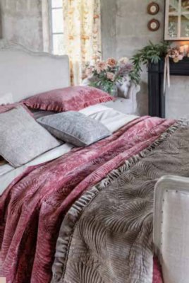 Blanc Mariclò boutis per letto singolo in velluto con balza serie Foliage Velvet colore beige