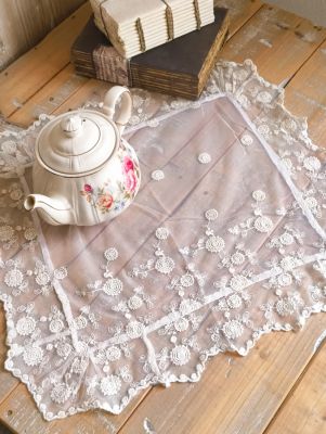 Blanc Mariclo centrino in tulle ricamato serie Dentelle Julie colore avorio cm.45x50