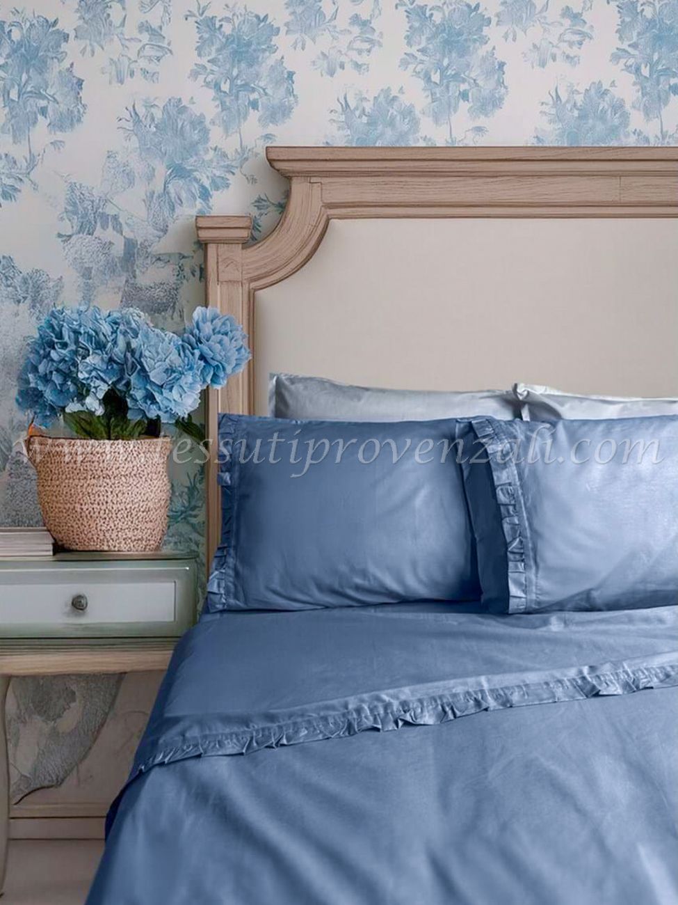 Blanc Mariclo completo lenzuola matrimoniali con volant cotone delavè no stiro serie Sogno colore blu