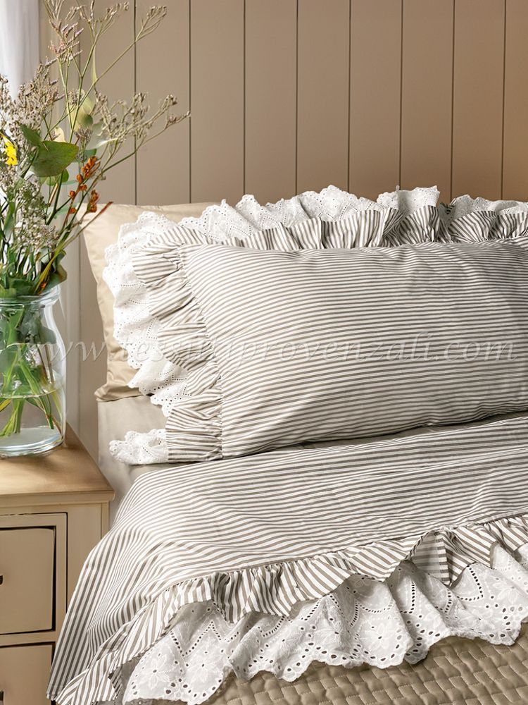 Blanc Mariclo completo lenzuola matrimoniali cotone delavè no stiro con balza pizzo sangallo serie Riviera colore beige
