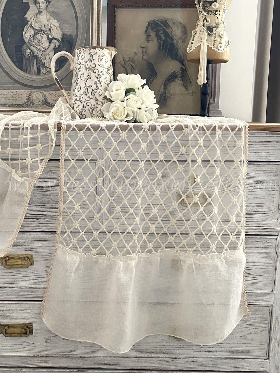 Blanc Mariclo runner ricamato e organza serie Dentelle con balza