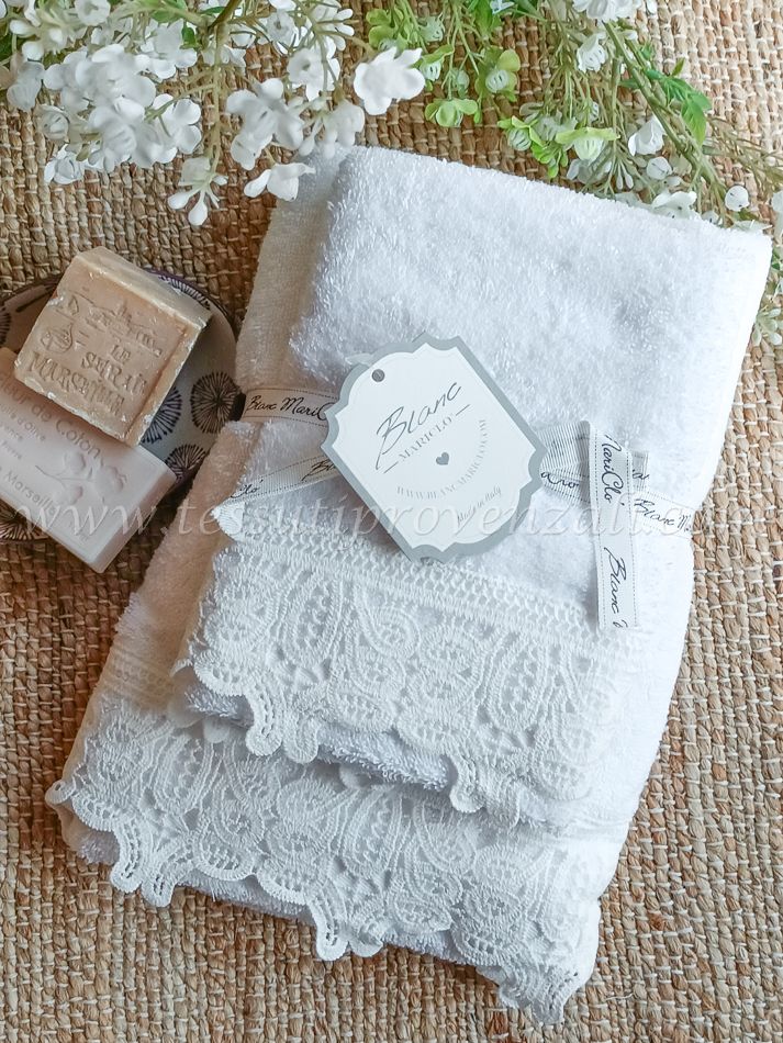 Blanc Mariclo set asciugamani in spugna con pizzo viso + ospite serie Chantilly bianco