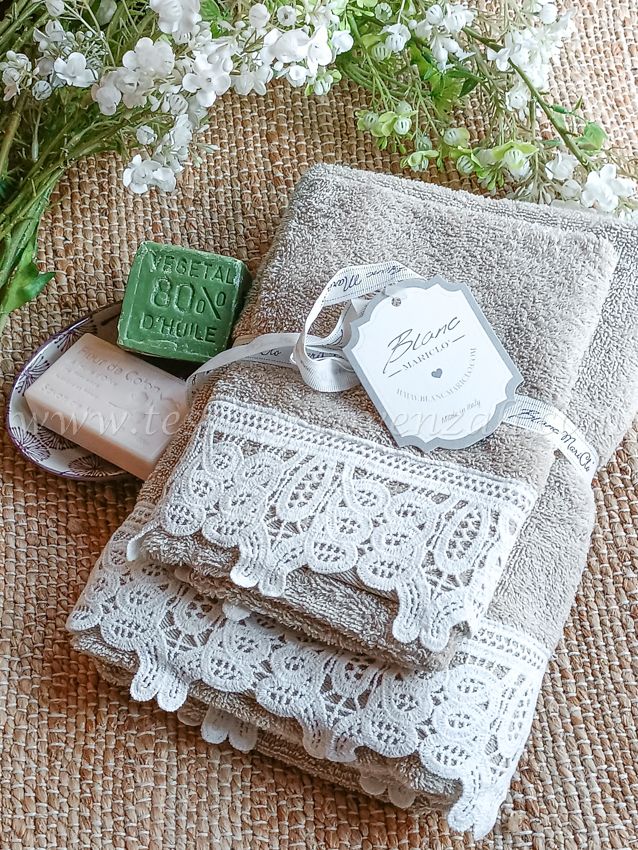 Blanc Mariclo set asciugamani in spugna con pizzo viso + ospite serie Chantilly beige