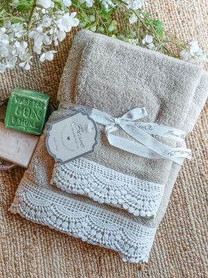 Blanc Mariclo set asciugamani in spugna con pizzo viso + ospite serie Nantes beige