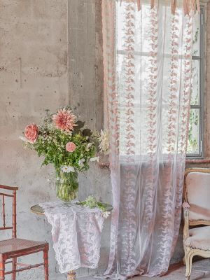 Blanc Mariclo tendone in tulle ricamato serie Dentelle Cherie colore rosa