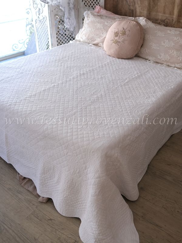 Boutis trapuntino in cotone provenzale matrimoniale serie Bastidon Autrefois colore bianco cm. 260x260