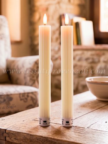 Set mit 2 mit Wachs überzogenen LED-Kerzen von Nuvole di Stoffa, Höhe 22 cm, Farbe Ivory
