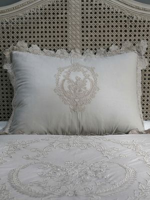 Coppia copriguanciali in cotone ricamati serie Pasitea colore tortora