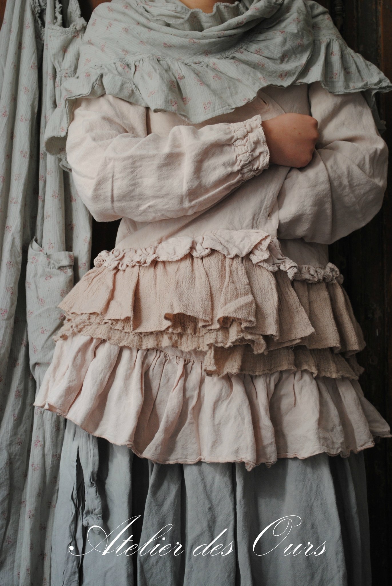 abito-shabby-chic-romantico-strati-tessuti-provenzali-les-ours-d'uzes abito-shabby-chic-romantico-strati-tessuti-provenzali-les-ours-d'uzes