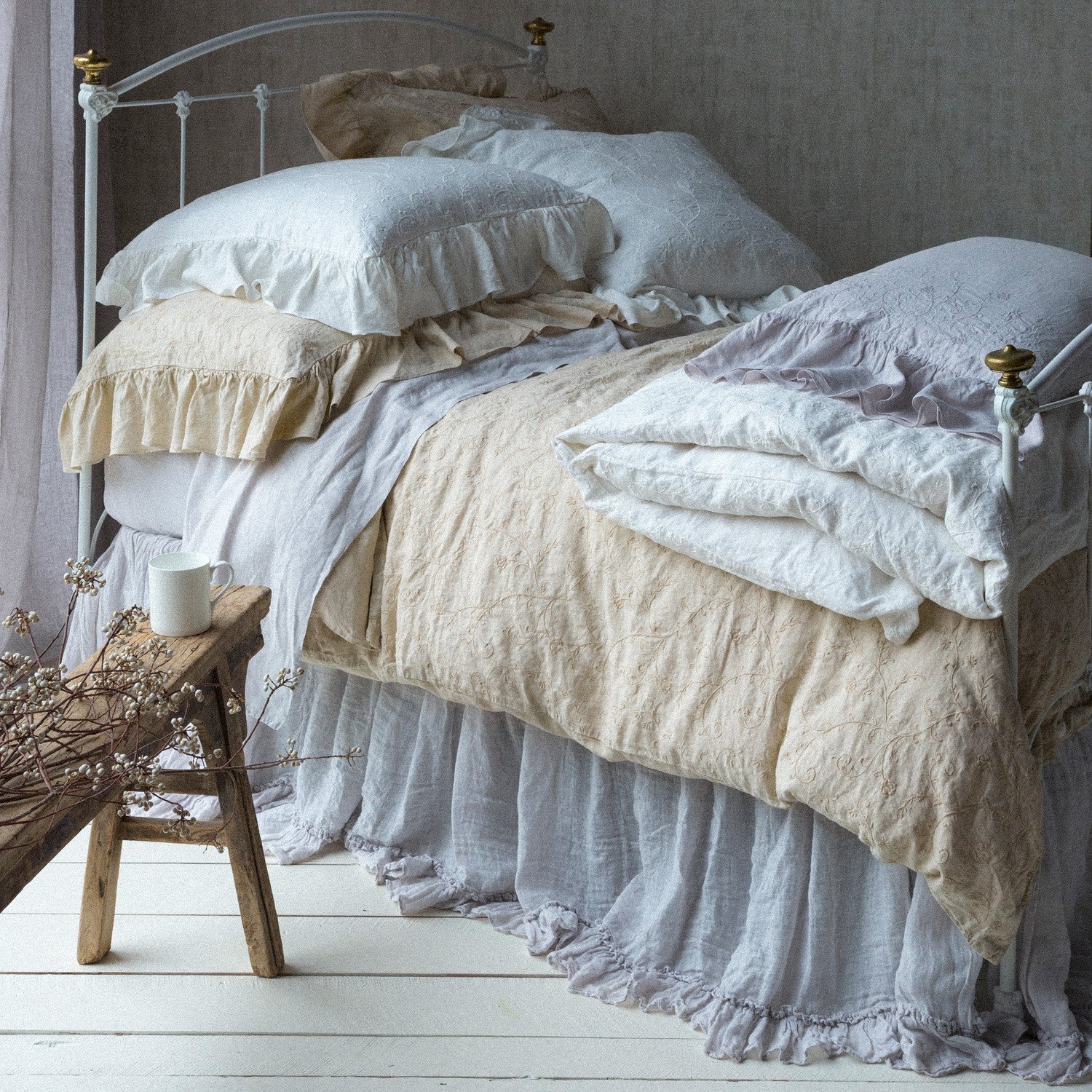 Vestiletto shabby chic, di cosa si tratta e come utilizzarlo nella tua  camera da letto