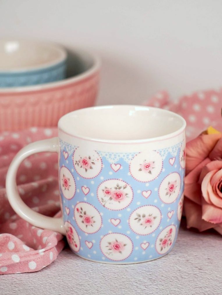 Tasse/Becher aus Porzellan Isabelle Rose hellblau mit Blumen und Herzen