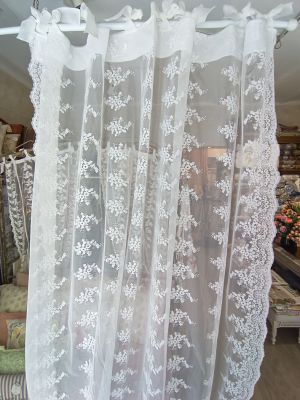 Tenda in pizzo con ricami floreali serie Amelie colore bianco